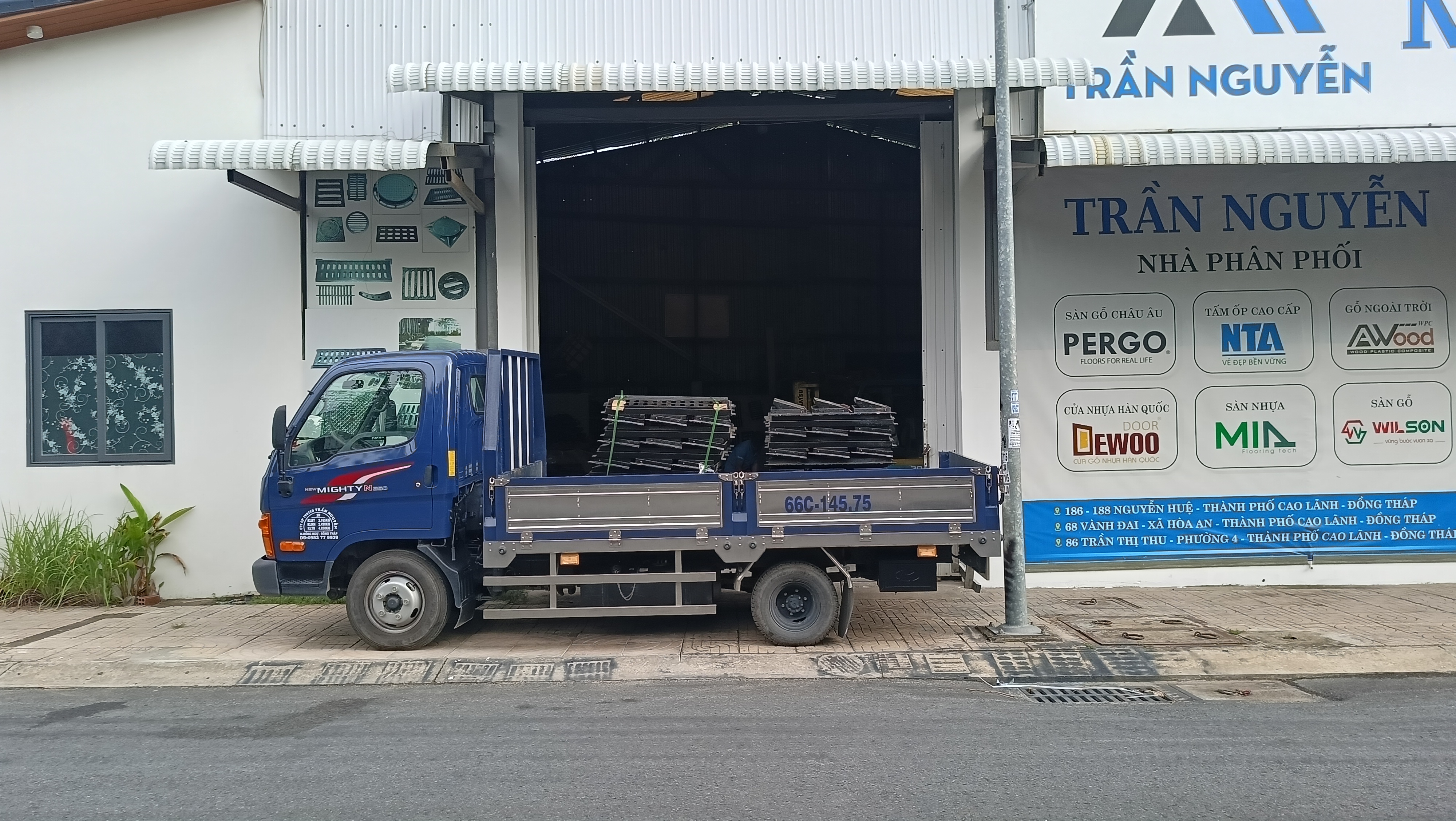 TẤM GANG TRẦN NGUYỄN